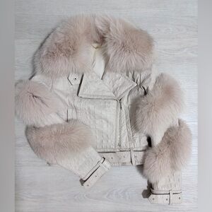 Cropped Jacket with Textured Design, made in Italy.